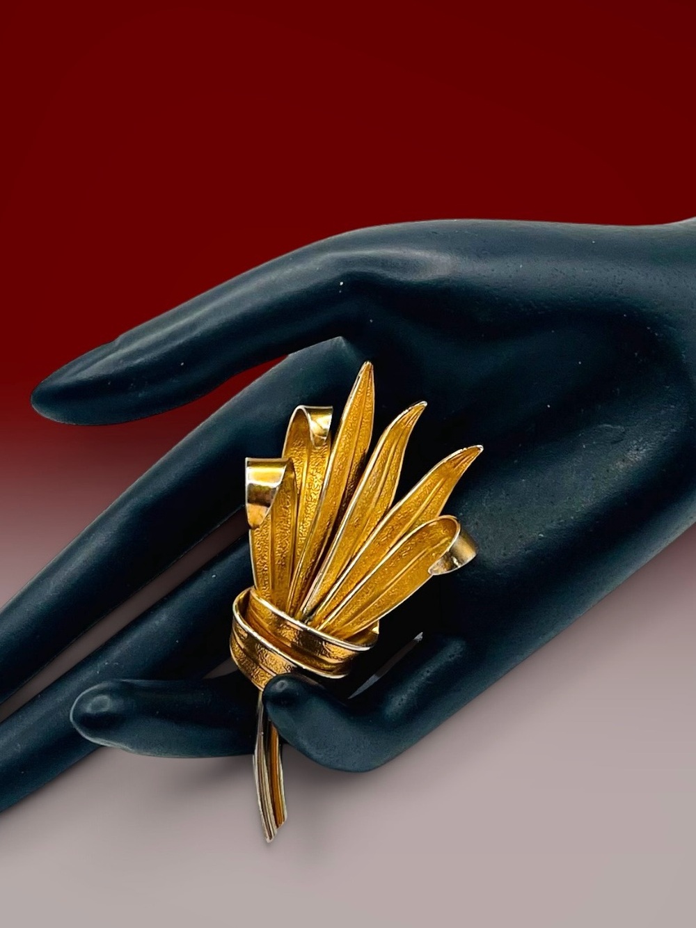Vintage Pegasus Coro Gold Tone Leaf Bouquet Statement Brooch Pin